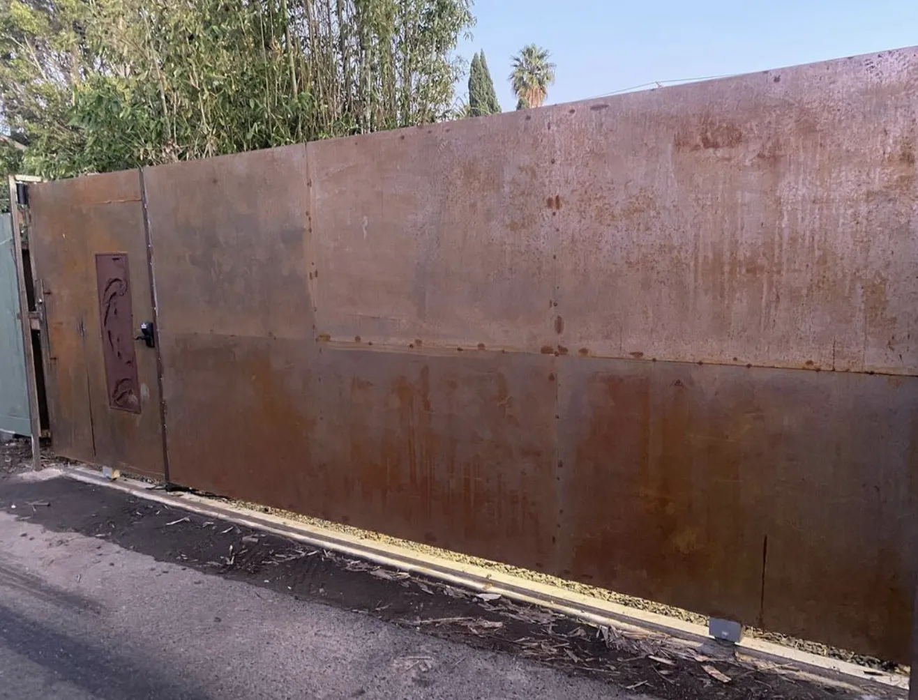 Corten steel sliding gate built by Mario in Venice